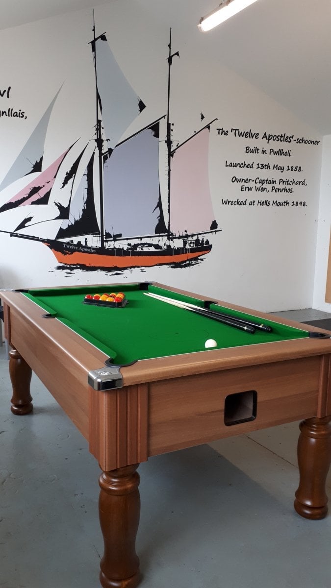 Llwynfor - pool table in games room